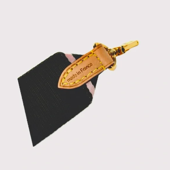 Pre-Loved Louis Vuitton Nylon Bandoulière Strap in Limited Edition Kaki & Rose😍 - Picture 9 of 14